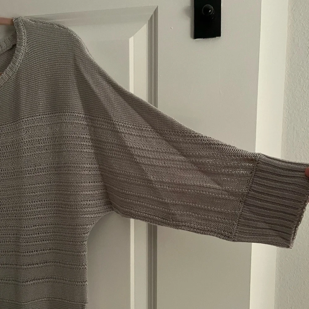 NY&CO Gray 3/4 Sleeve Sweater NWOT - Picture 3 of 4